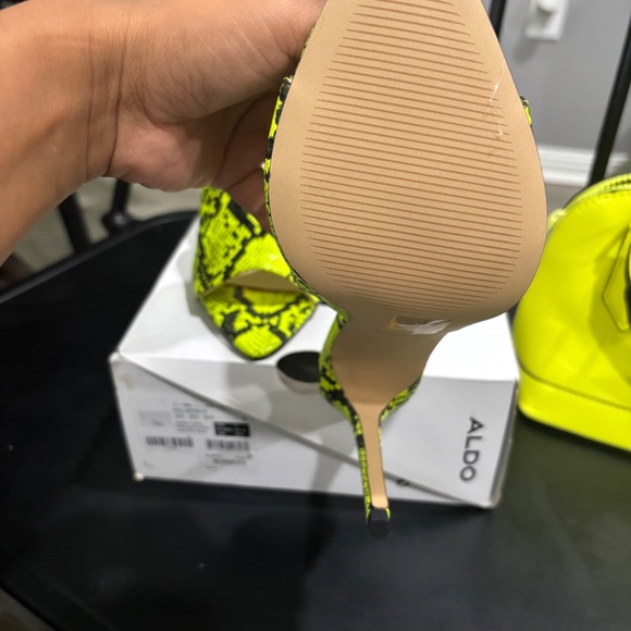 Aldo neon heels and purses - Picture 5 of 9